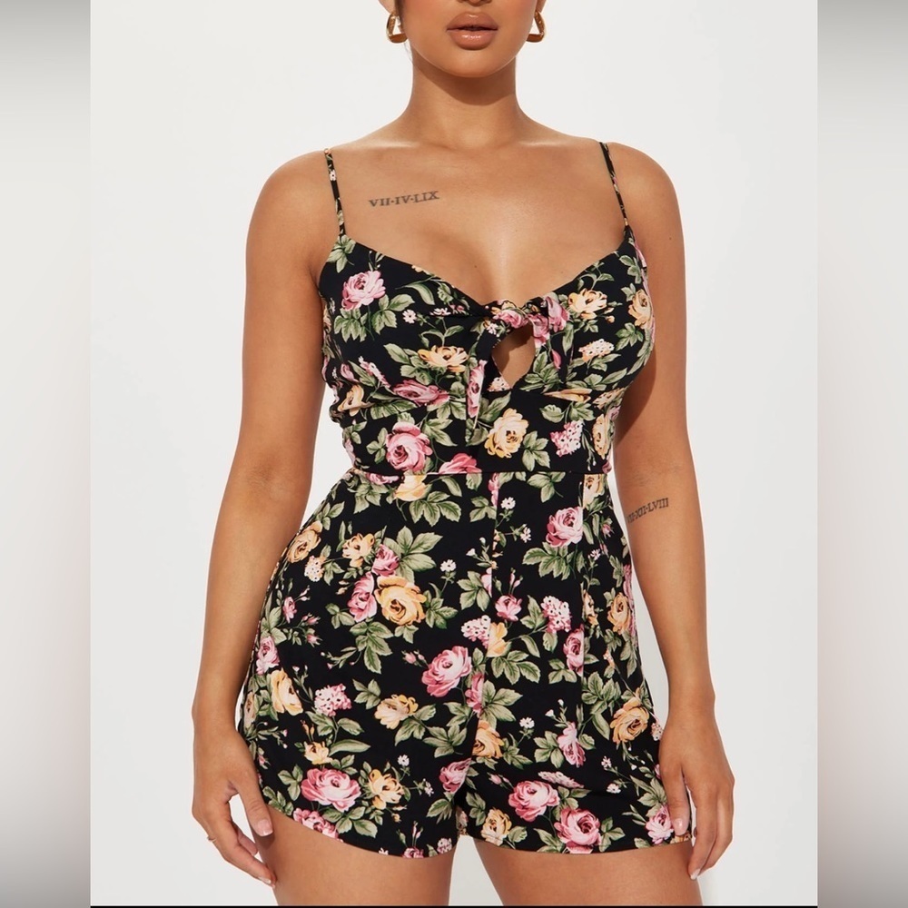 New Floral Tie Front Romper Medium